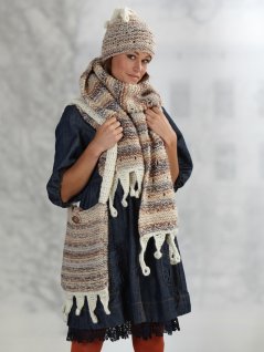 Strikket lue, skjerf og veske