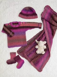 Strikket genser, lue, sokker og teppe