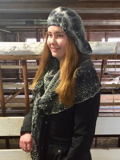 Heklet sjal og bereter