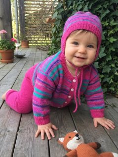 Barnesett: Cardigan, bukser og lue