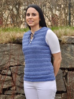 Topp med blonder, strikket i dobbelt garn