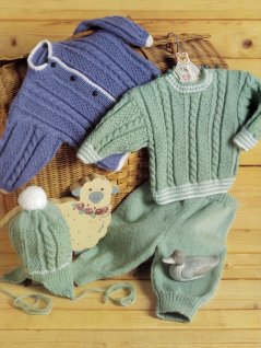 Genser, cardigan, bukser og lue