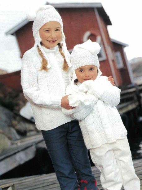 Cardigan, genser, votter og lue med broderte blomster