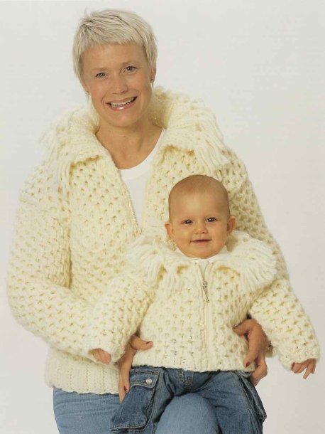 Jacka med fransar och mössa