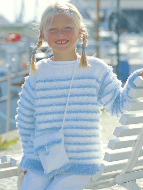 Randig jumper och väska