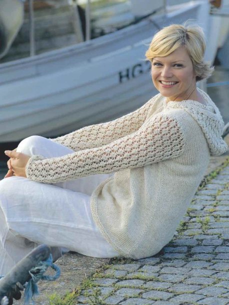 Jumper med spetsstickade ärmar och kapuschong