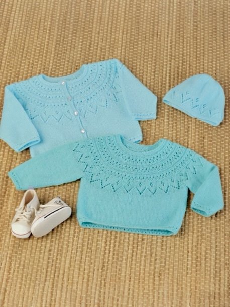 Blondestrikket bærestykkegenser, cardigan og lue