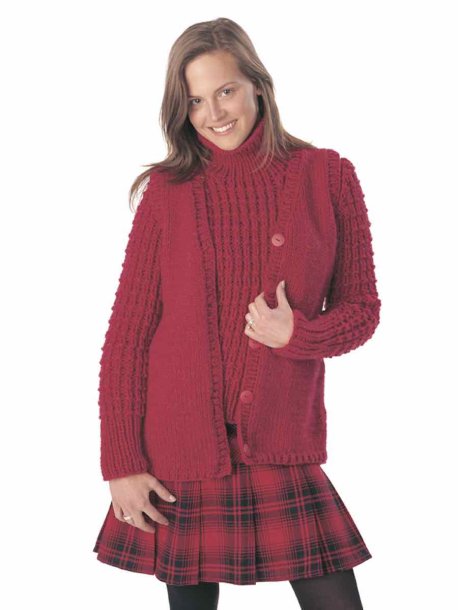 Strukturstrikket genser og ensfarget vest