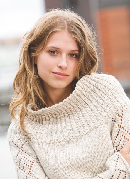 Jumper med spetsstickade ärmar