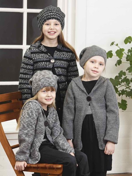 Ensfarget strikket cardigan og lue