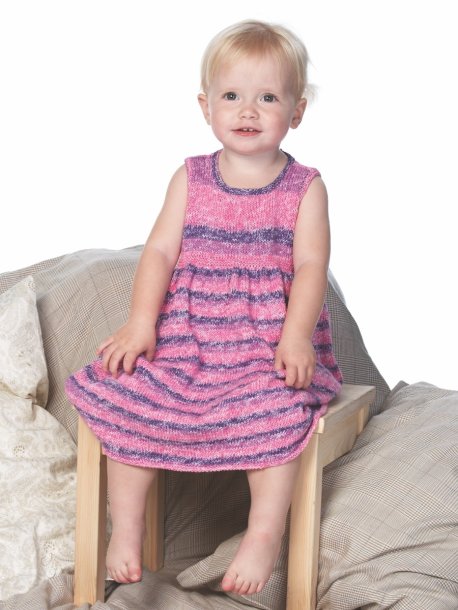 Strikket ermeløs kjole