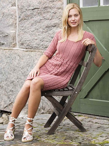 Kjole i struktur og blondemønster