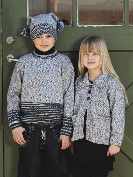 Ensfarget genser, cardigan og lue