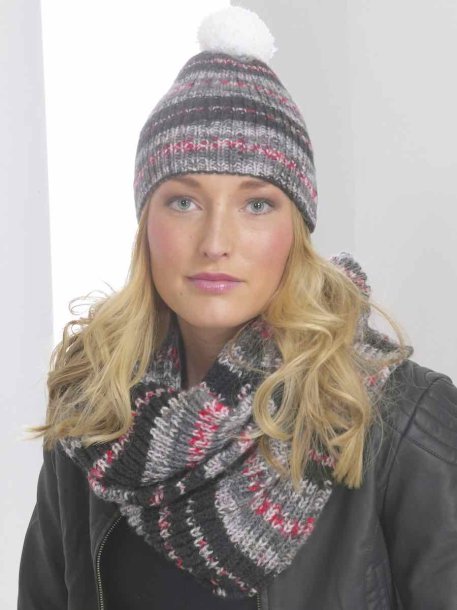 Resårstickad mössa och patentstickad halsduksring