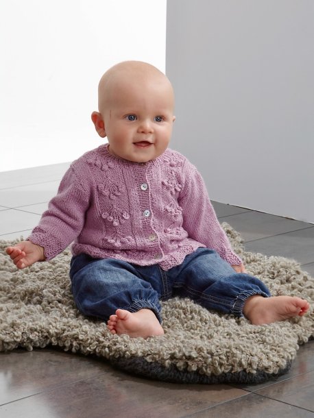 Strukturstrikket genser, cardigan, lue og skjerf