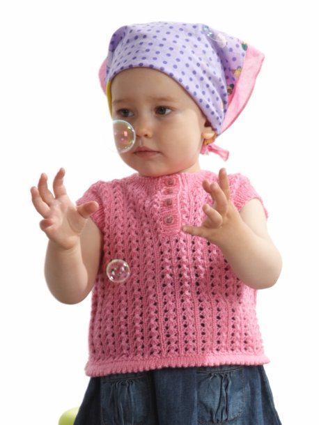 Blondestrikket cardigan, tanktopp, lue og sokker