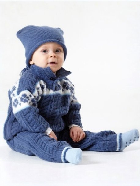 Genser med mønstret kant, bukser og lue