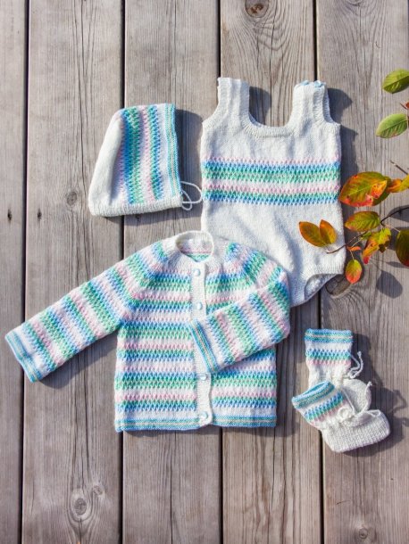 Cardigan, body, lue og sokker