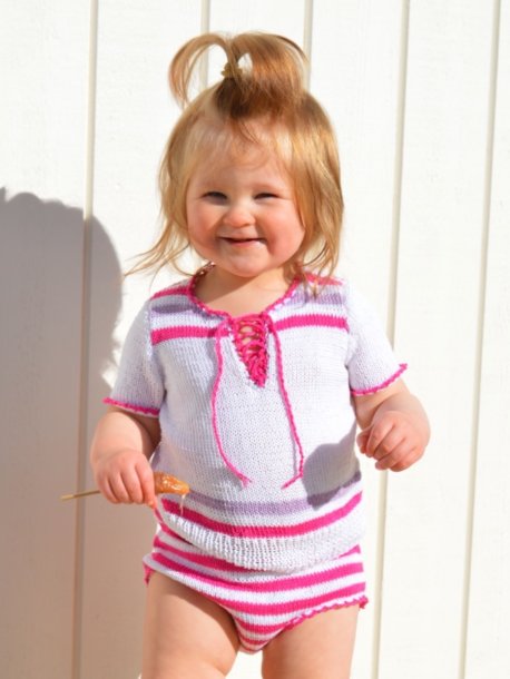 Kortermet barnetopp med bukser