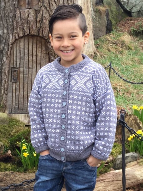 Mønstret cardigan og lue