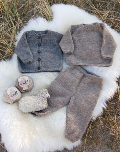 Ensfarget raglangenser, cardigan og bukser