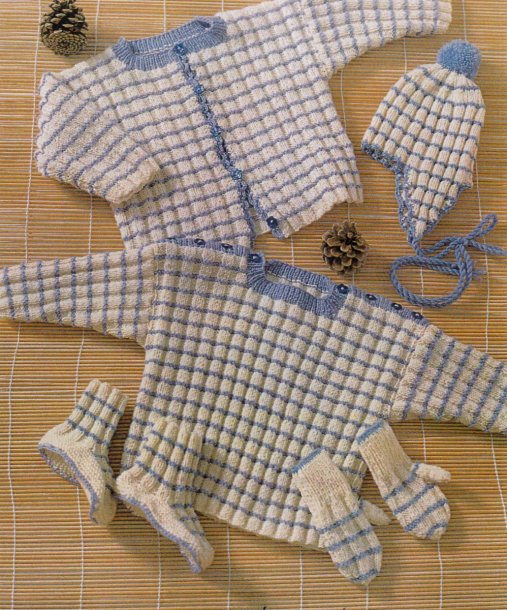 Ribbet genser, cardigan, lue, votter og sokker