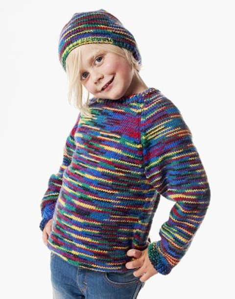 Ensfarget genser og lue