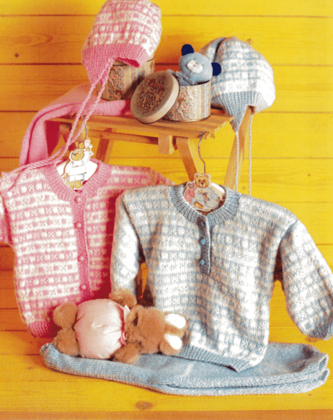 Cardigan, genser, bukse og lue