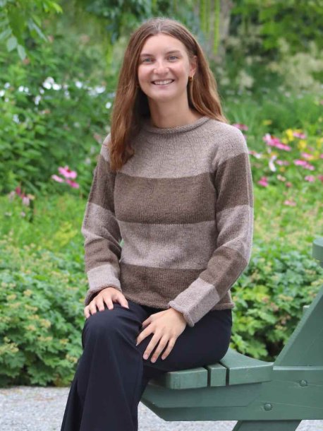 Stripete genser med bærestykke