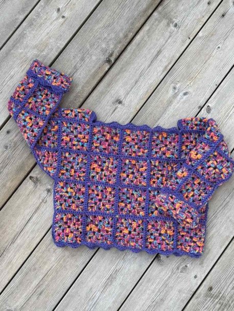 Virkad tröja i mormorsrutor