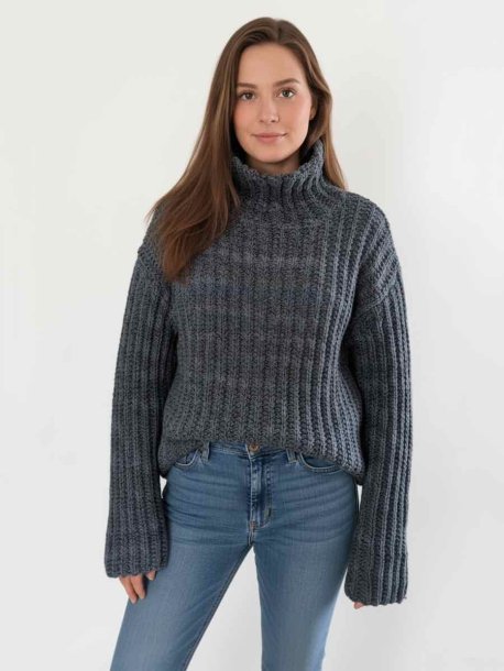 Overdimensjonert genser med polokrage