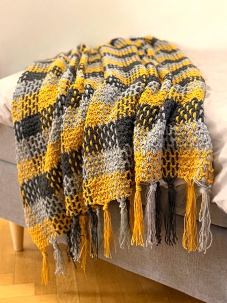 Heklet teppe med frynser