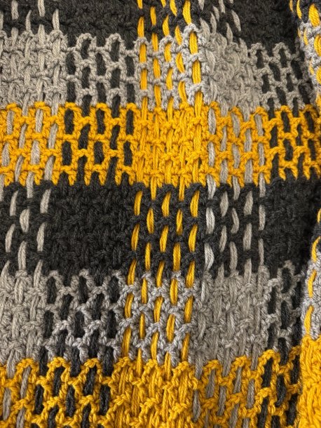 Heklet teppe med frynser