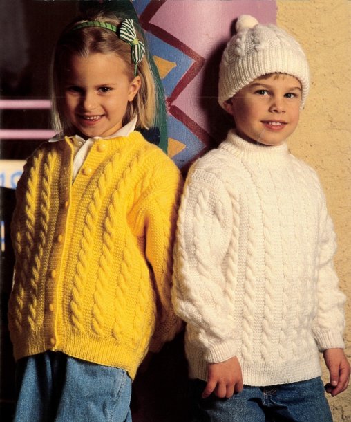 Tröja, kofta och mössa