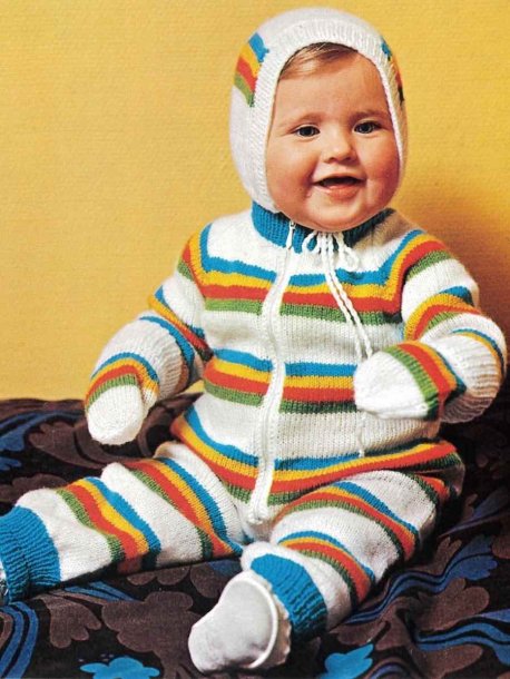 Stickad babyoverall, mössa och vantar