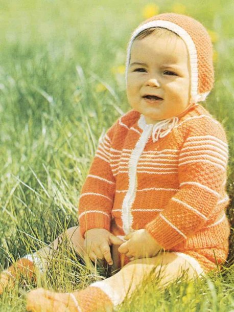 Kofta, byxa, mössa och sockor