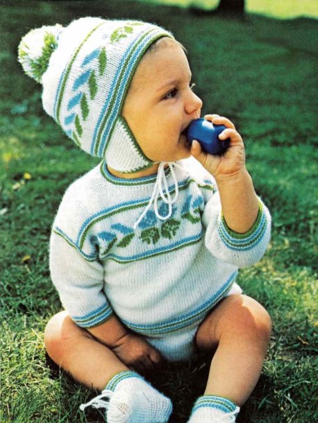 Pullover, byxor, mössa och sockor