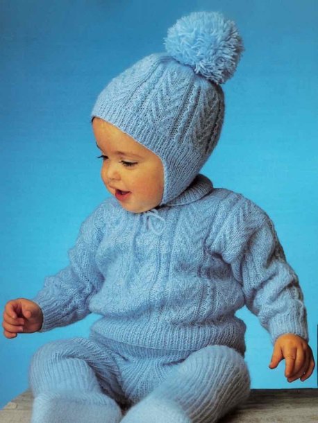 Pullover, mössa och byxor