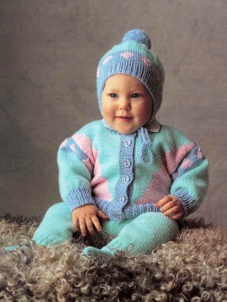 Cardigan, lue og bukser