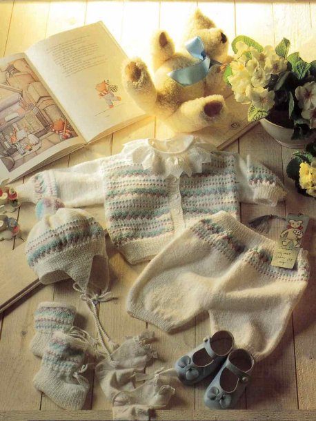 Kofta, mössa, byxor och sockor