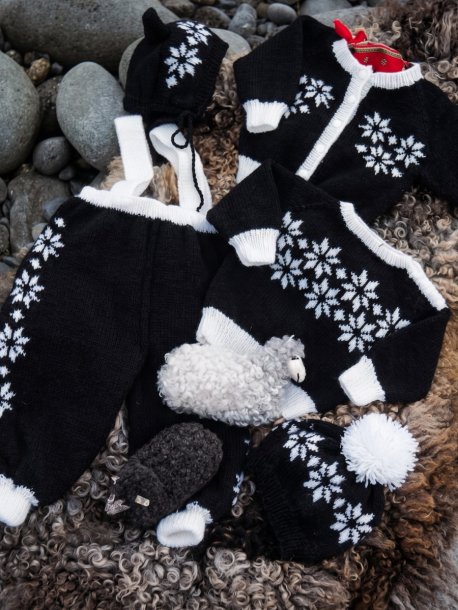 Genser og cardigan med åttetakkede stjerner