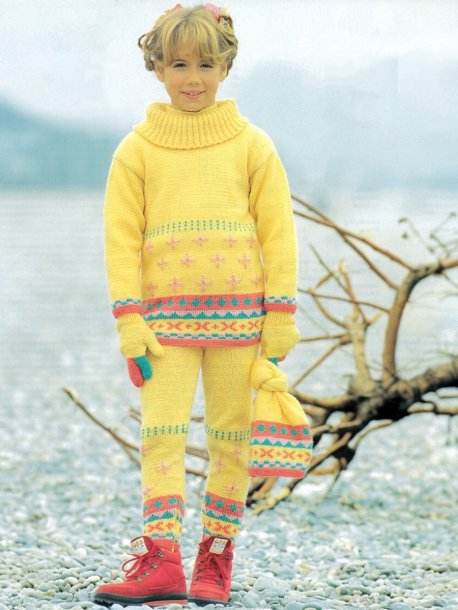 Tröja, pantalonger, mössa, fingervantar och sockor