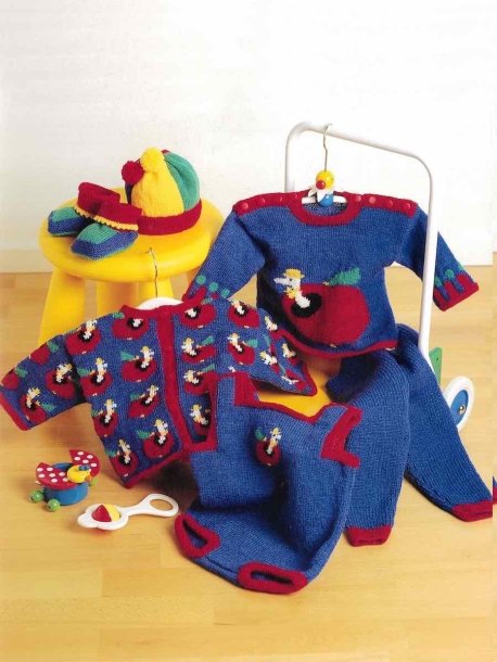 Tröja, kofta, byxor, mössa och sockor