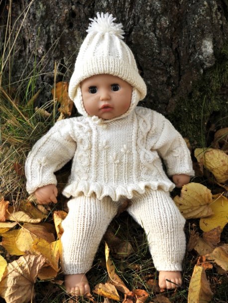 Genser, strømpebukser og lue