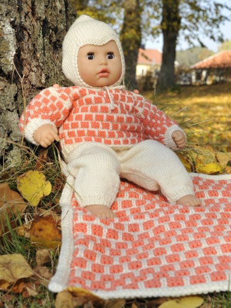 Genser, bukser, hjelm og teppe