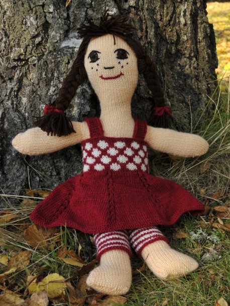 Prikkete kjole og stripete bukser